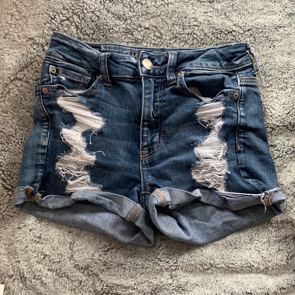 AEO DISTRESSED DENIM SHORTS